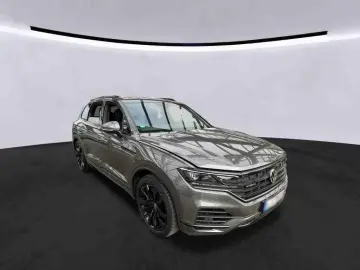 VW TOUAREG 3.0TSi eHYBRID 4M ELEGANCE IQ-L ACC PANO