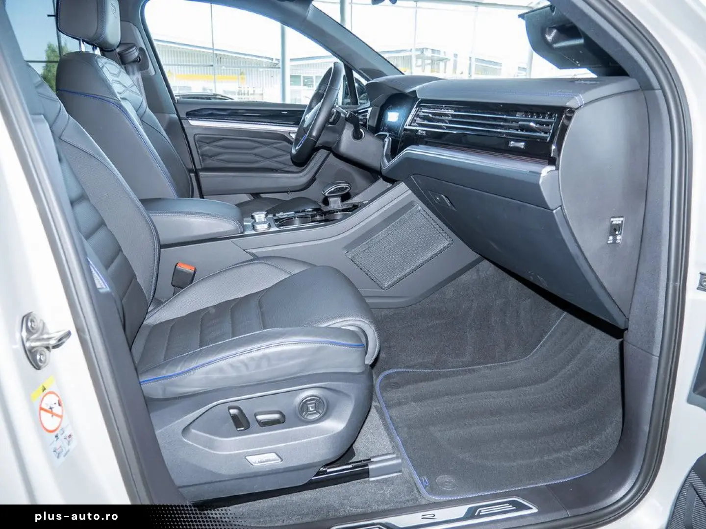 VW Touareg R 3 0 l V6 eHybrid 4M AHK LUFTF. ACC SHZ