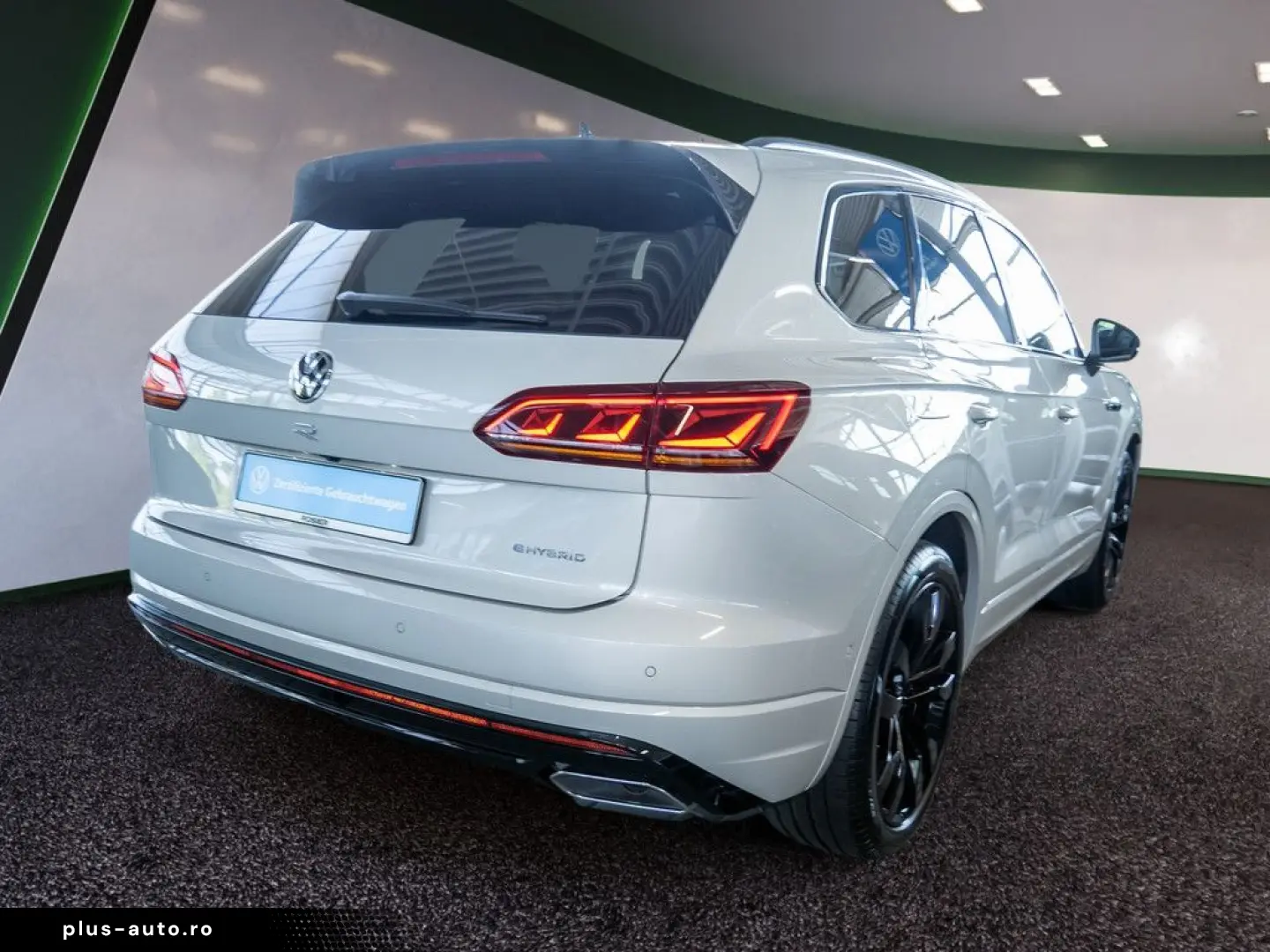 VW Touareg R 3 0 l V6 eHybrid 4M AHK LUFTF. ACC SHZ