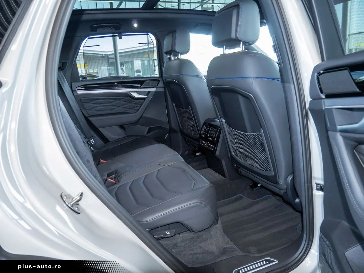VW Touareg R 3 0 l V6 eHybrid 4M AHK LUFTF. ACC SHZ