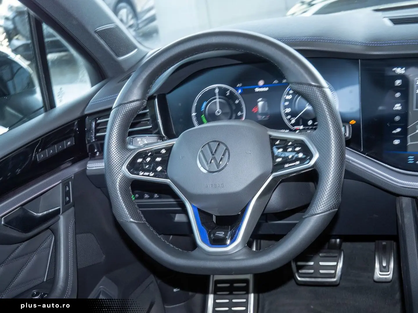 VW Touareg R 3 0 l V6 eHybrid 4M AHK LUFTF. ACC SHZ