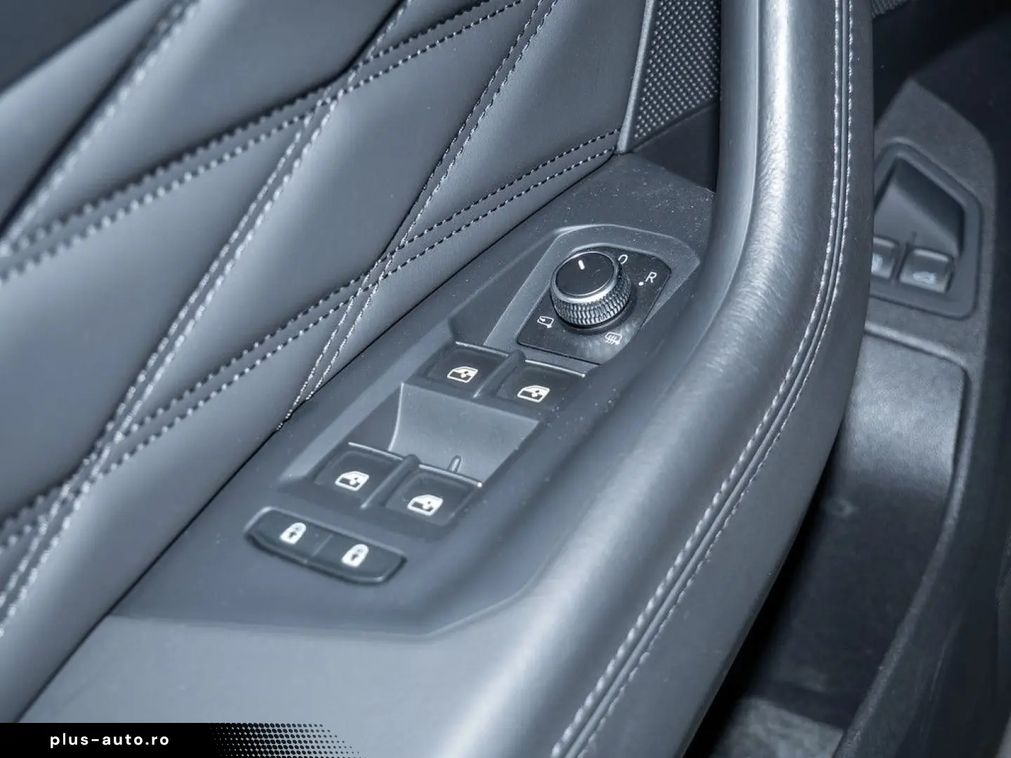 VW Touareg R 3 0 l V6 eHybrid 4M AHK LUFTF. ACC SHZ