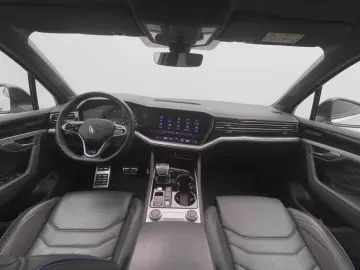 VW Touareg R 3.0 TSI eHybrid 4M  Luft PANO AHK 21
