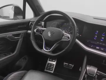 VW Touareg R 3.0 TSI eHybrid 4M  Luft PANO AHK 21