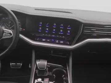 VW Touareg R 3.0 TSI eHybrid 4M  Luft PANO AHK 21