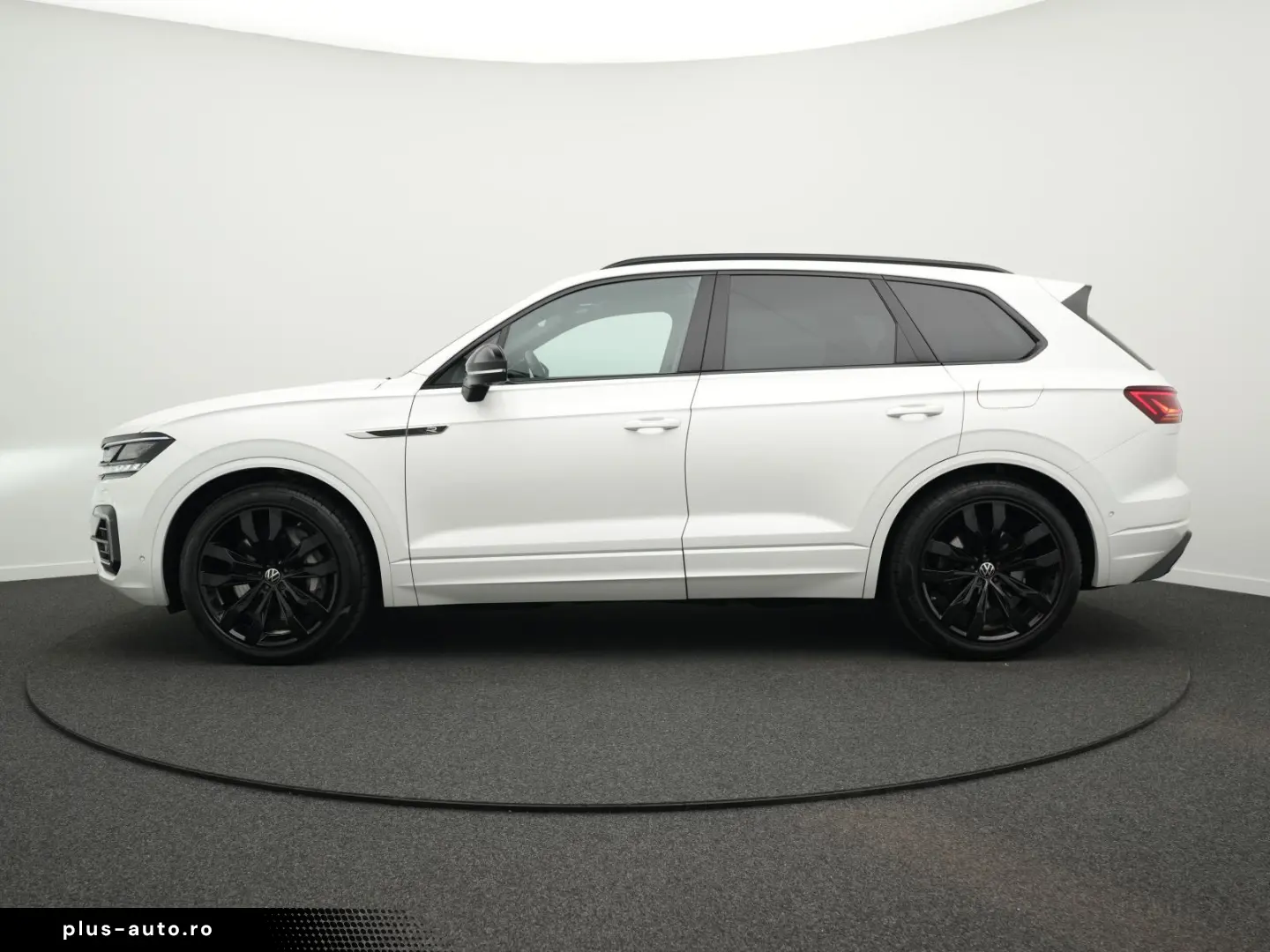 VW Touareg R 3.0 TSI eHybrid 4M  Luft PANO AHK 21