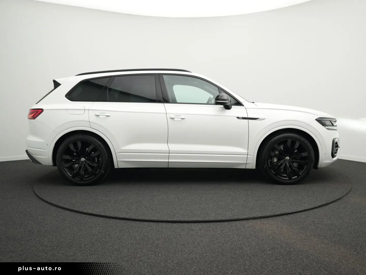 VW Touareg R 3.0 TSI eHybrid 4M  Luft PANO AHK 21