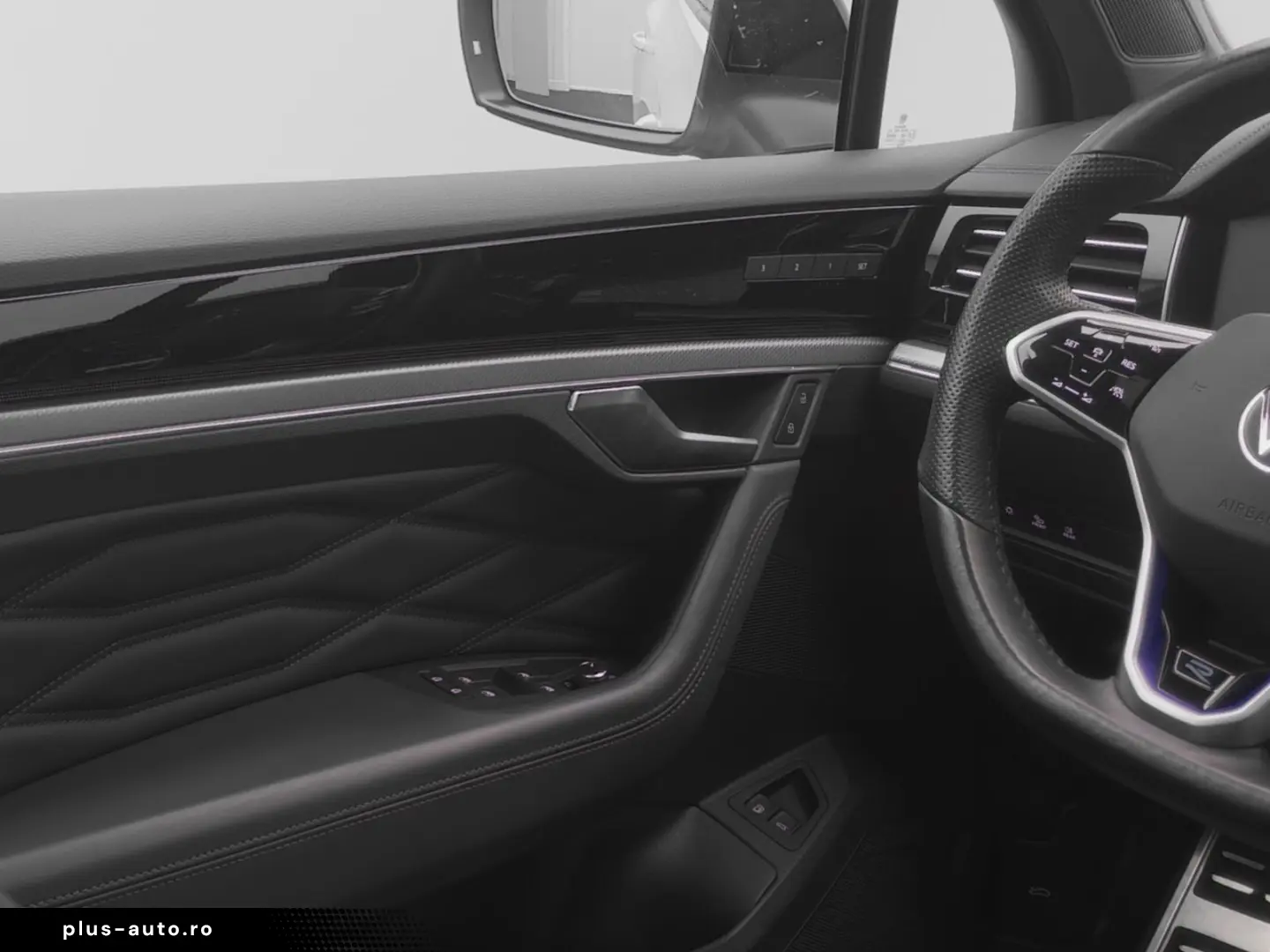 VW Touareg R 3.0 TSI eHybrid 4M  Luft PANO AHK 21