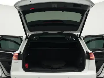 VW Touareg R 3.0 TSI eHybrid 4M  Luft PANO AHK 21
