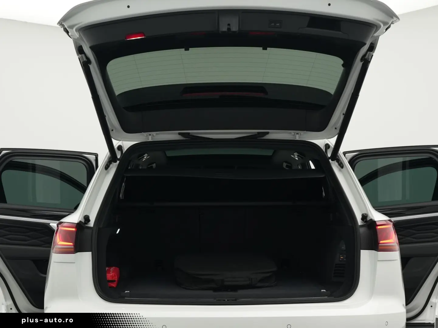 VW Touareg R 3.0 TSI eHybrid 4M  Luft PANO AHK 21