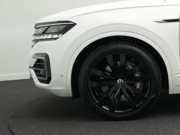 VW Touareg R 3.0 TSI eHybrid 4M  Luft PANO AHK 21