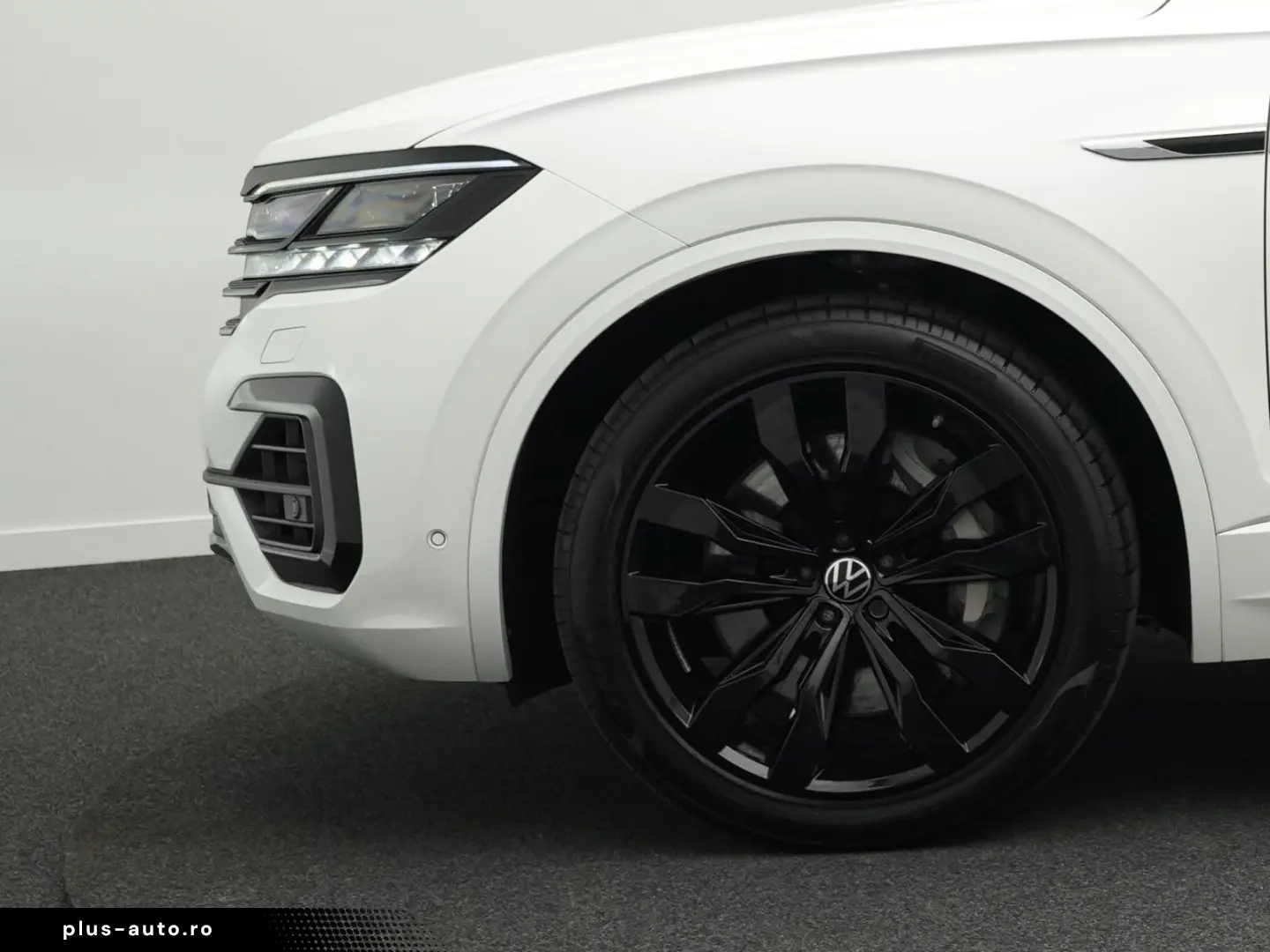 VW Touareg R 3.0 TSI eHybrid 4M  Luft PANO AHK 21