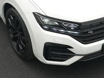 VW Touareg R 3.0 TSI eHybrid 4M  Luft PANO AHK 21