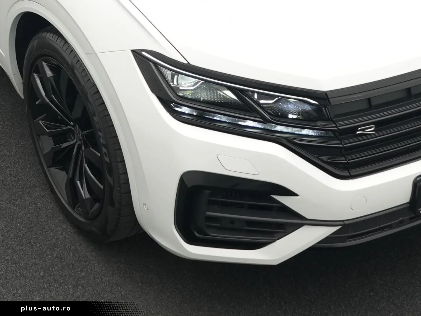 VW Touareg R 3.0 TSI eHybrid 4M  Luft PANO AHK 21