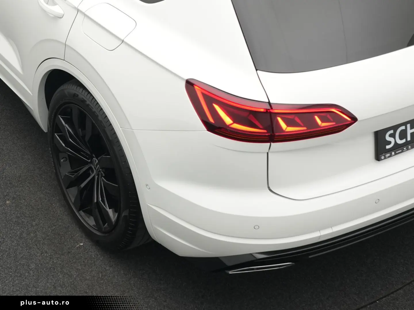 VW Touareg R 3.0 TSI eHybrid 4M  Luft PANO AHK 21