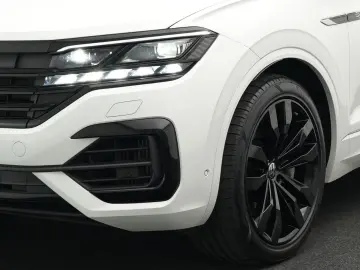VW Touareg R 3.0 TSI eHybrid 4M  Luft PANO AHK 21