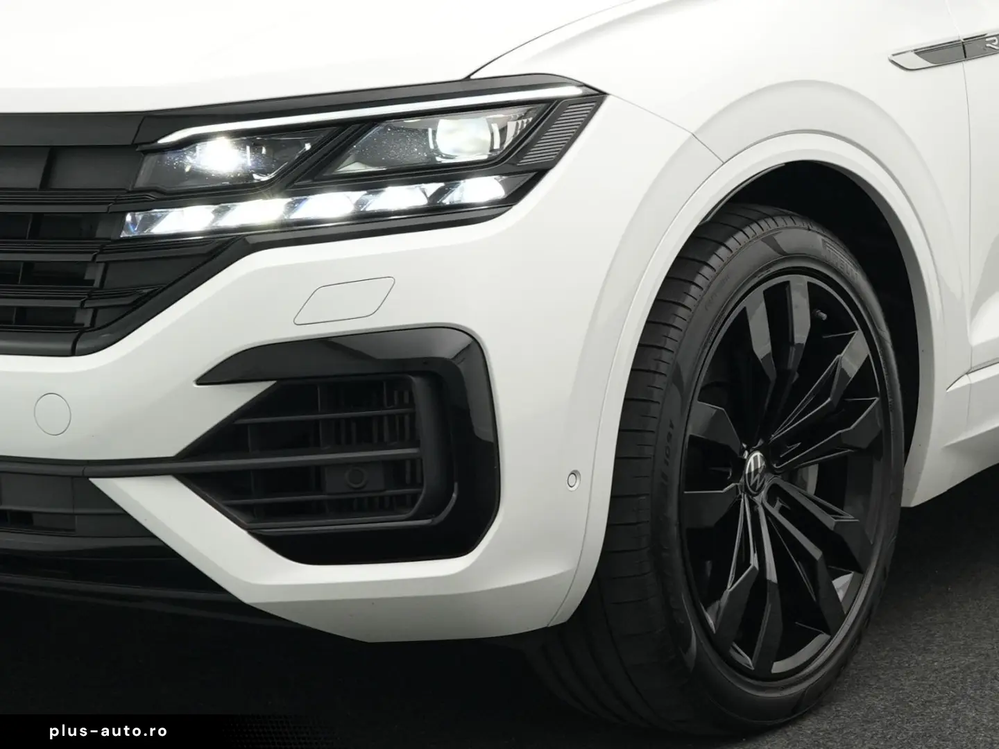 VW Touareg R 3.0 TSI eHybrid 4M  Luft PANO AHK 21