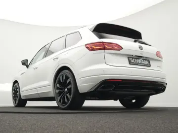 VW Touareg R 3.0 TSI eHybrid 4M  Luft PANO AHK 21