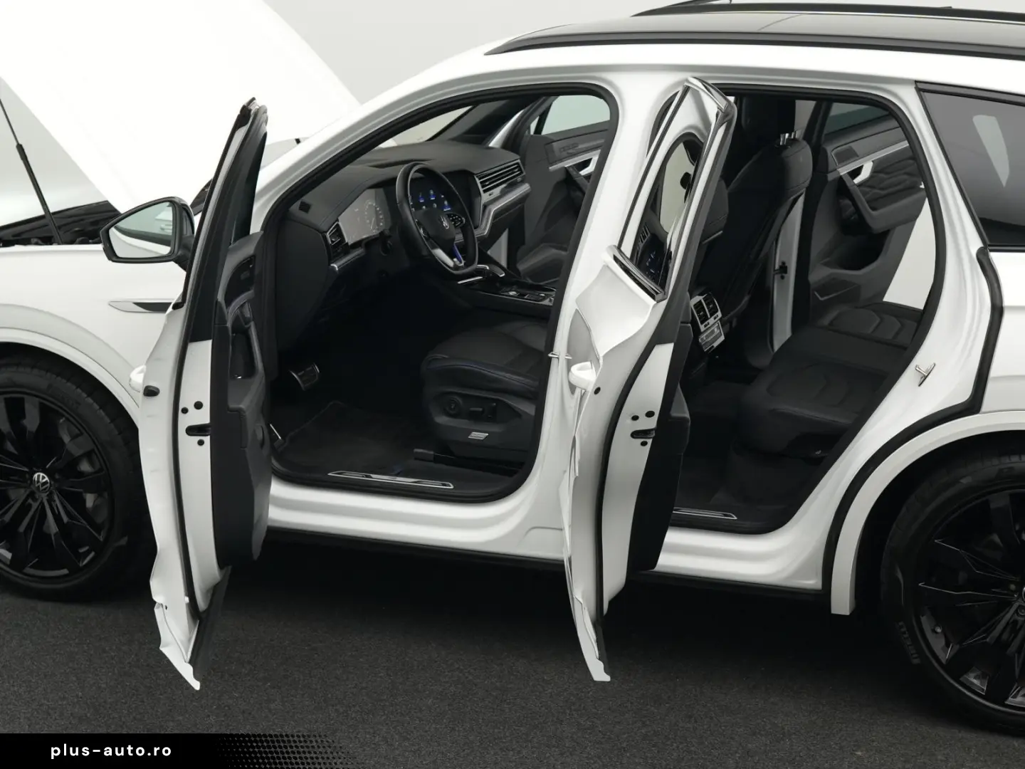 VW Touareg R 3.0 TSI eHybrid 4M  Luft PANO AHK 21