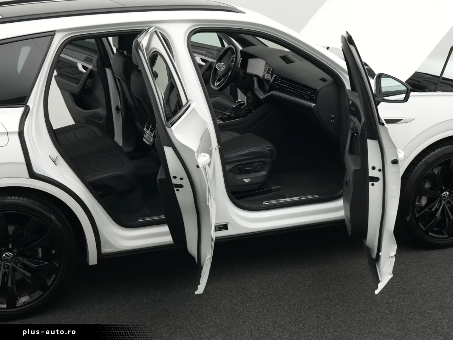 VW Touareg R 3.0 TSI eHybrid 4M  Luft PANO AHK 21