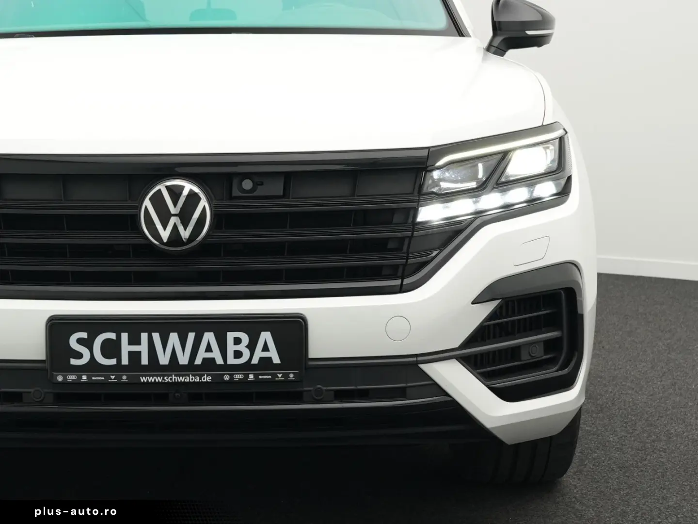 VW Touareg R 3.0 TSI eHybrid 4M  Luft PANO AHK 21