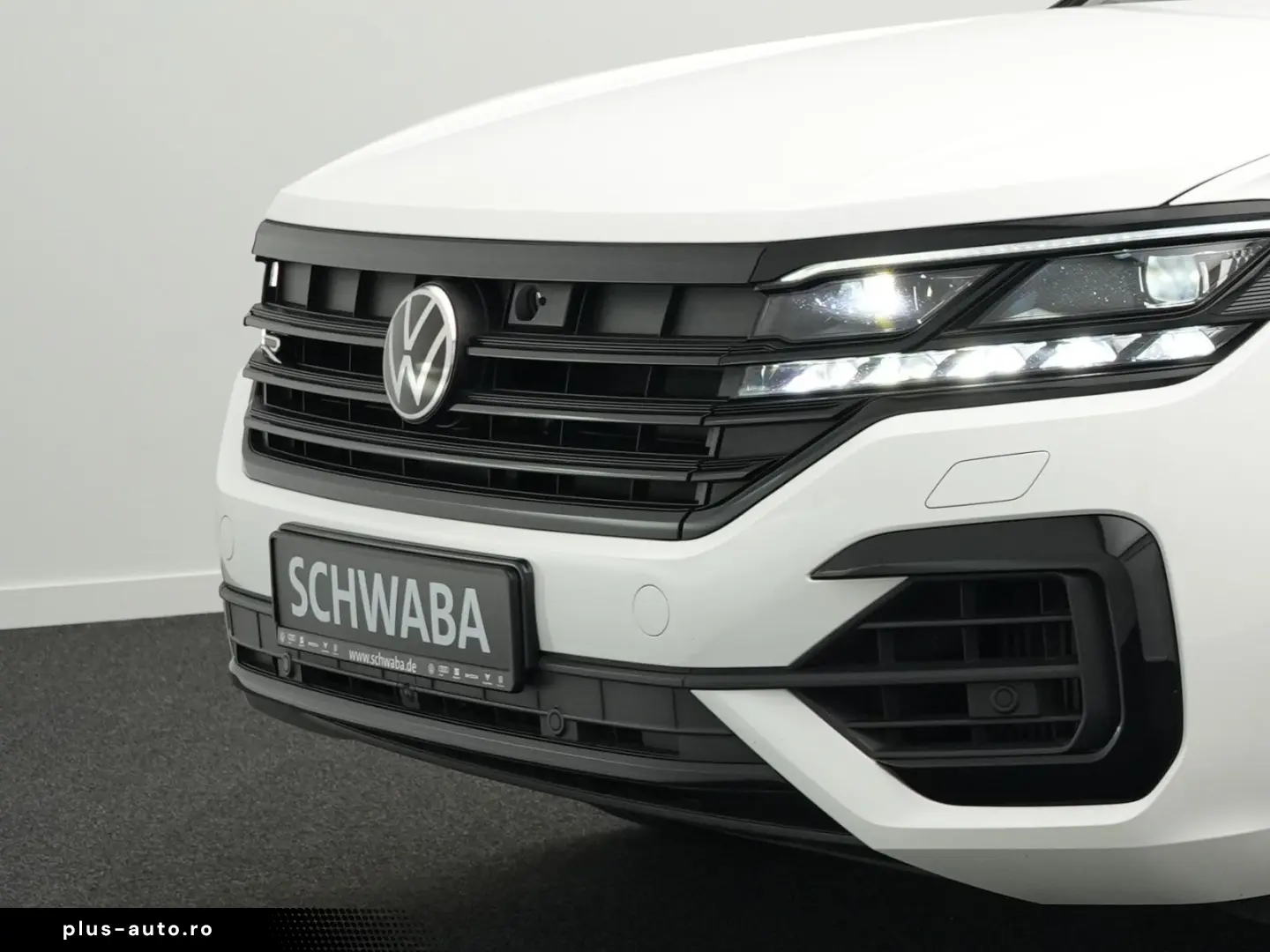 VW Touareg R 3.0 TSI eHybrid 4M  Luft PANO AHK 21