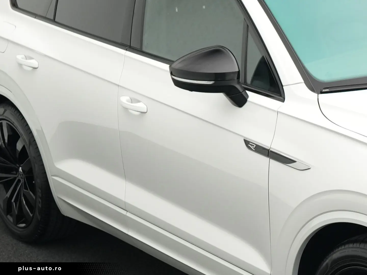 VW Touareg R 3.0 TSI eHybrid 4M  Luft PANO AHK 21