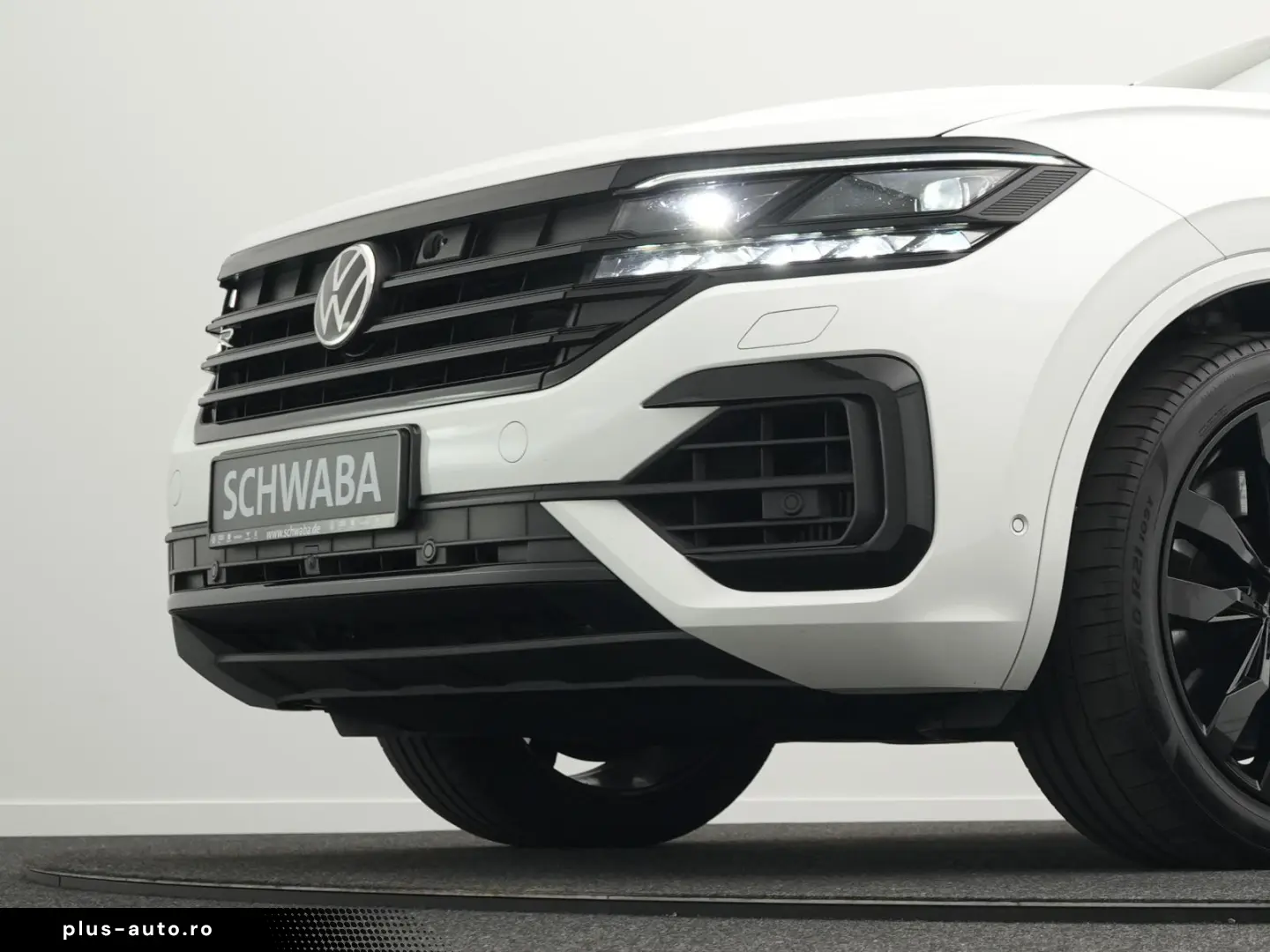 VW Touareg R 3.0 TSI eHybrid 4M  Luft PANO AHK 21