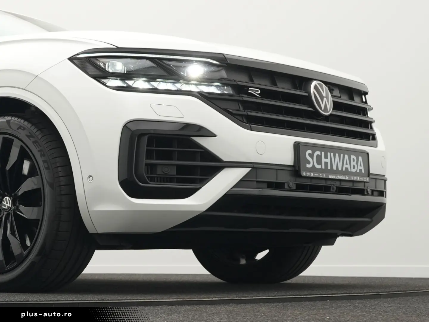 VW Touareg R 3.0 TSI eHybrid 4M  Luft PANO AHK 21