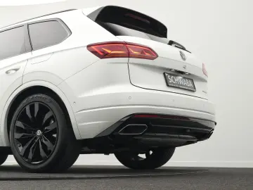 VW Touareg R 3.0 TSI eHybrid 4M  Luft PANO AHK 21