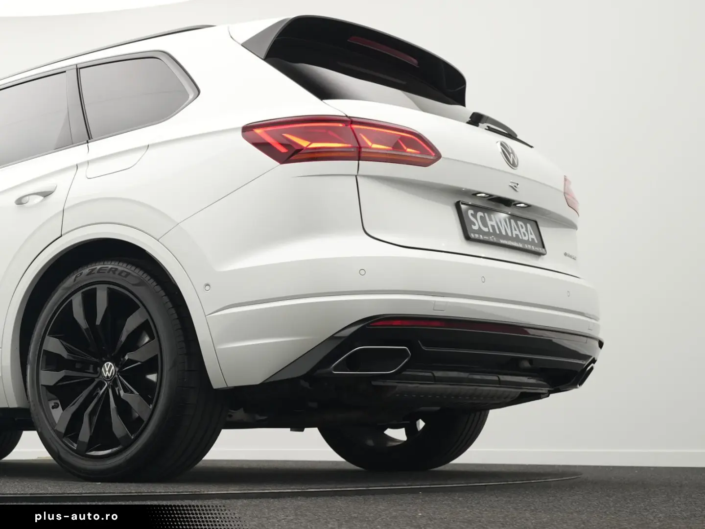 VW Touareg R 3.0 TSI eHybrid 4M  Luft PANO AHK 21