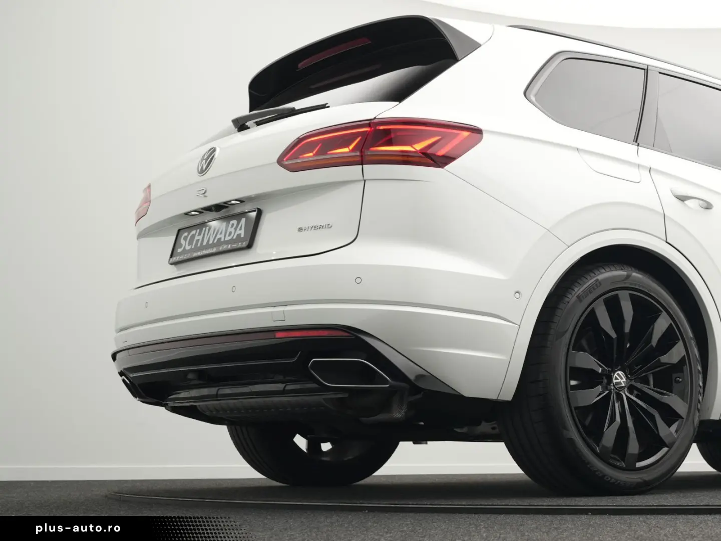 VW Touareg R 3.0 TSI eHybrid 4M  Luft PANO AHK 21