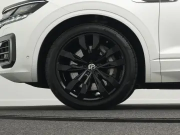 VW Touareg R 3.0 TSI eHybrid 4M  Luft PANO AHK 21