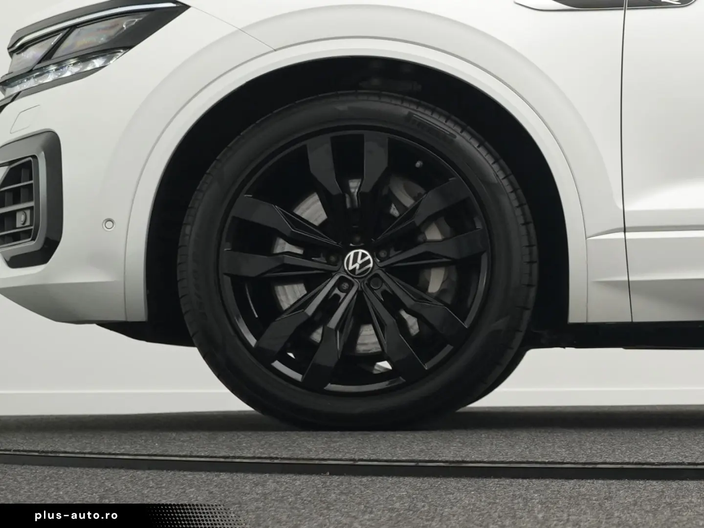 VW Touareg R 3.0 TSI eHybrid 4M  Luft PANO AHK 21