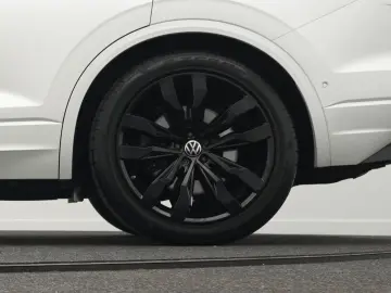 VW Touareg R 3.0 TSI eHybrid 4M  Luft PANO AHK 21