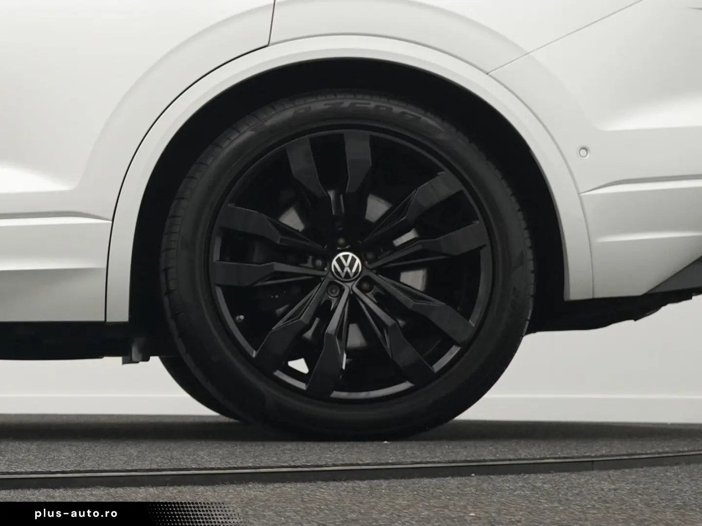 VW Touareg R 3.0 TSI eHybrid 4M  Luft PANO AHK 21