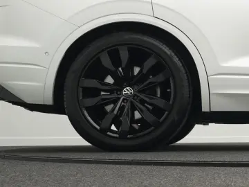 VW Touareg R 3.0 TSI eHybrid 4M  Luft PANO AHK 21