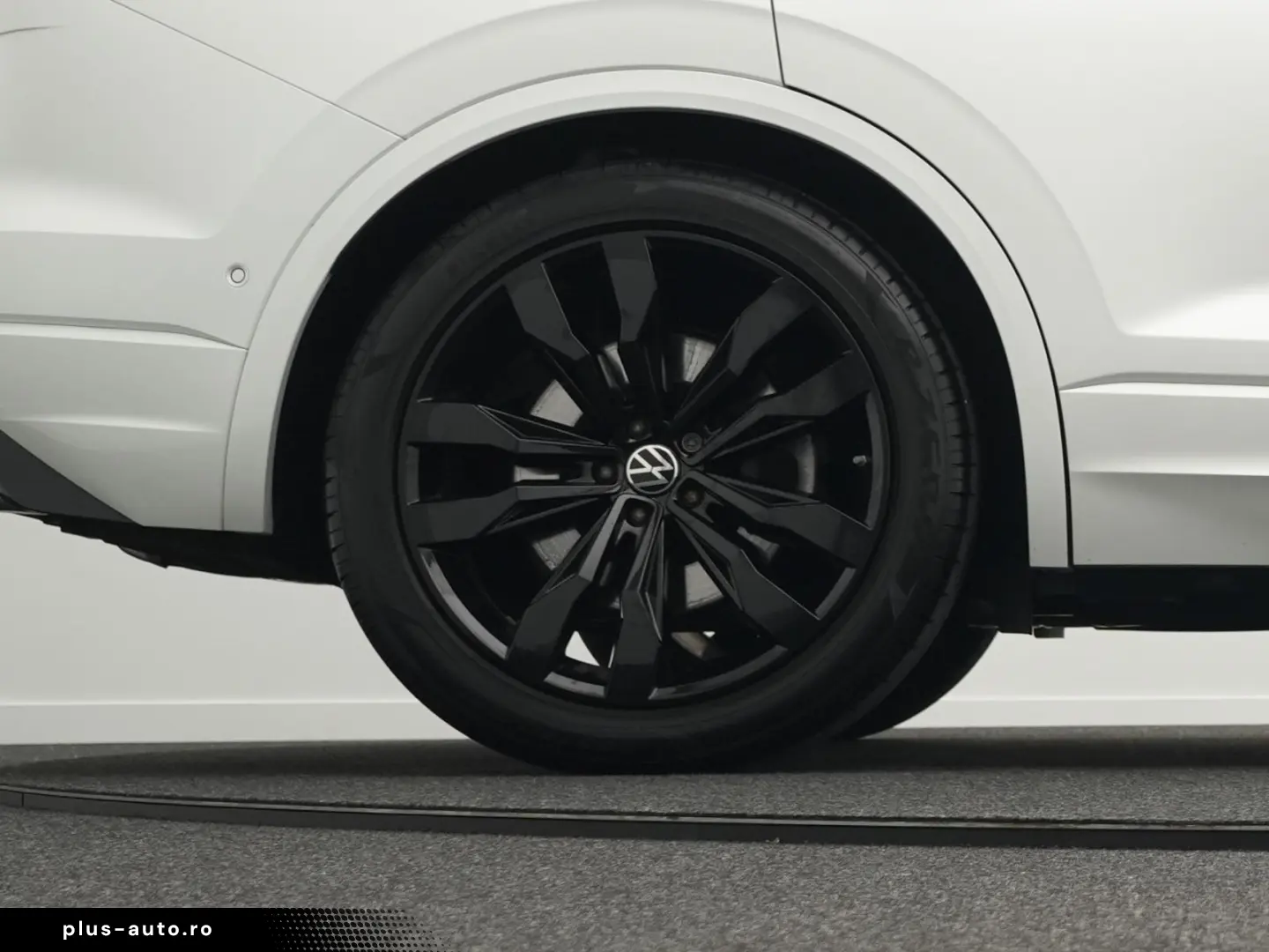 VW Touareg R 3.0 TSI eHybrid 4M  Luft PANO AHK 21