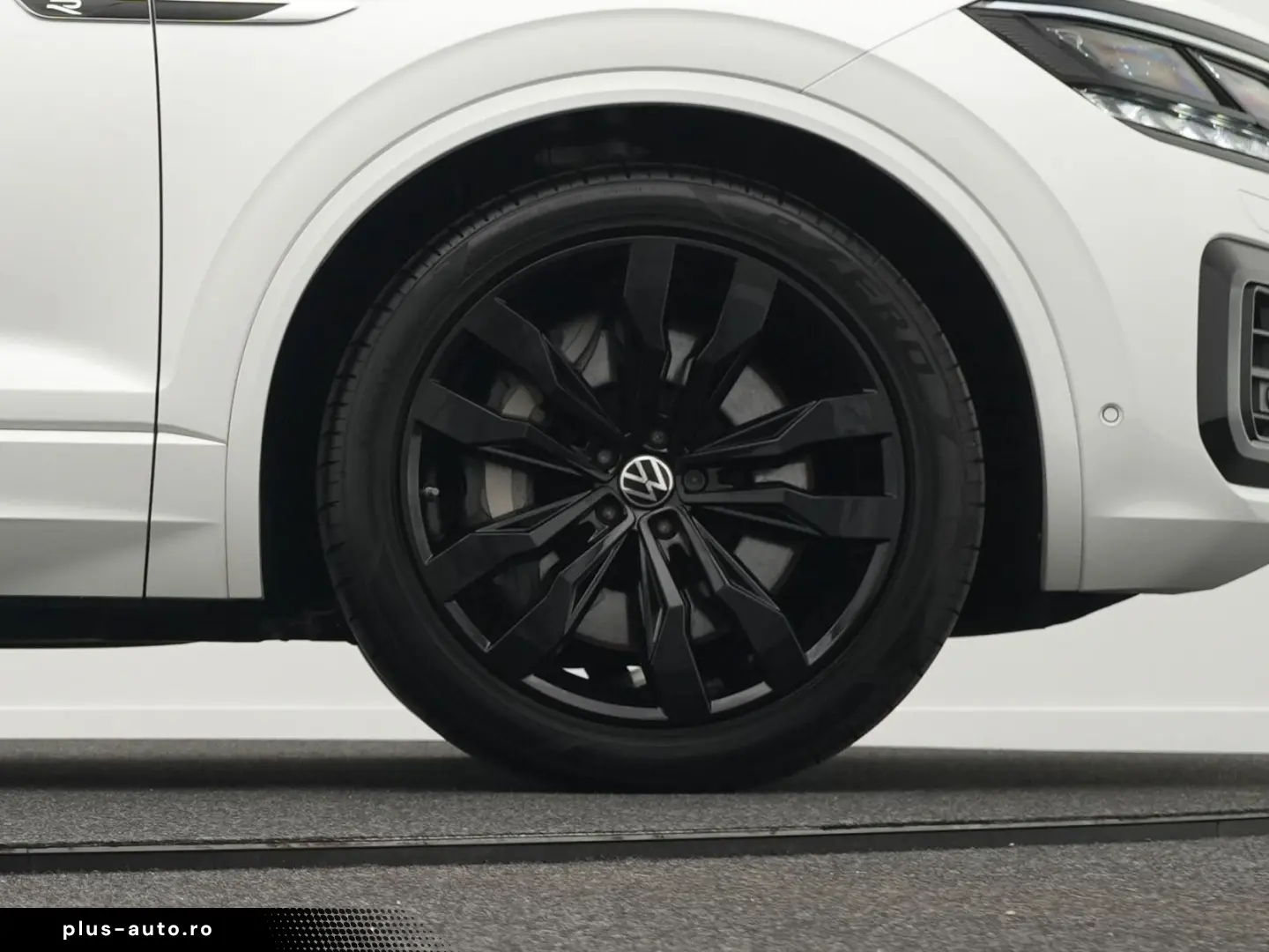 VW Touareg R 3.0 TSI eHybrid 4M  Luft PANO AHK 21