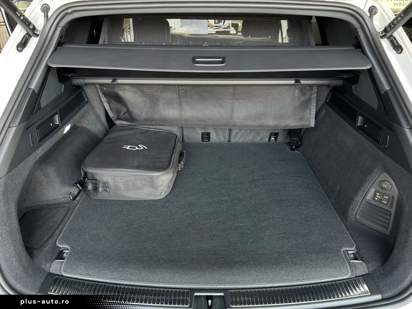 VW Touareg R 3.0 V6 eHybrid 4M AZV  Leder Paket Pug