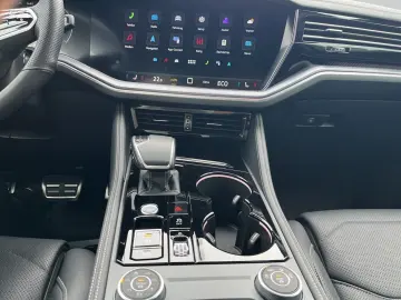 VW Touareg R 3.0 V6 e-Hybrid 4M PANO AHK LM22 GJR