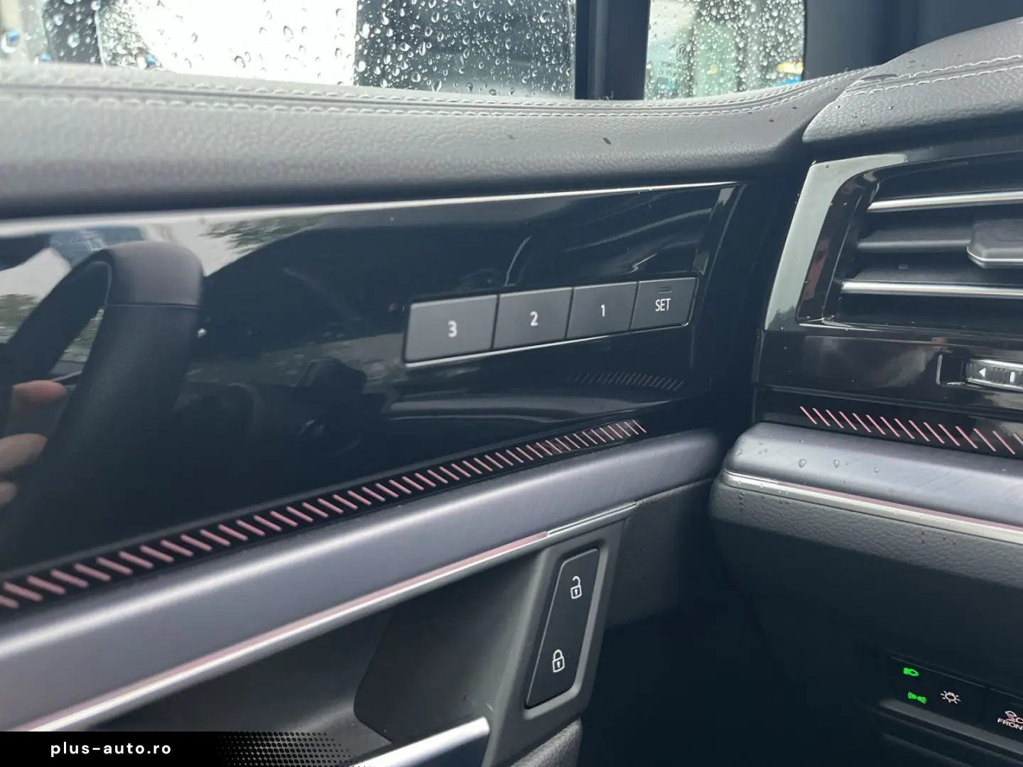 VW Touareg R 3.0 V6 e-Hybrid 4M PANO AHK LM22 GJR
