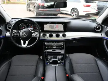 MERCEDES-BENZ E 220 d StandHzg el.SD ACC Kamera Multibeam