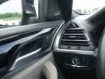 BMW X4 M40d Laser H&K Keyless Sunroof AuxHeat