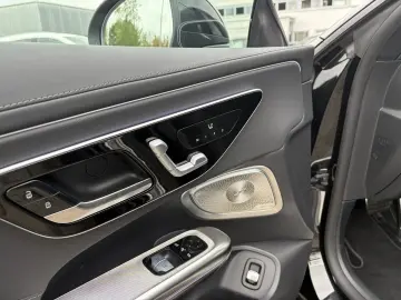 MERCEDES-BENZ CLE 300 4M AMG HEAD-UP PANO BURMESTER 360