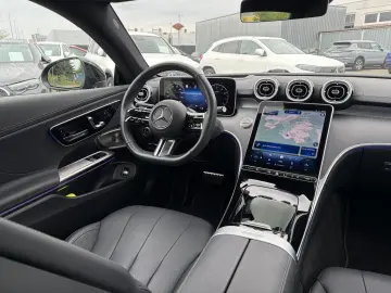 MERCEDES-BENZ CLE 300 4M AMG HEAD-UP PANO BURMESTER 360