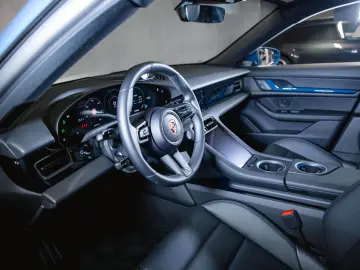 PORSCHE Taycan Panoramadach Sport Chrono Paket