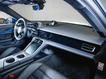 PORSCHE Taycan Panoramadach Sport Chrono Paket