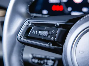 PORSCHE Taycan Panoramadach Sport Chrono Paket