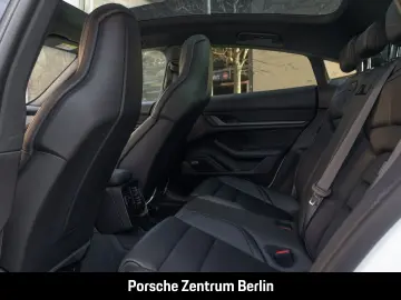 PORSCHE Taycan Surround View BOSE Luftfederung 20-Zoll